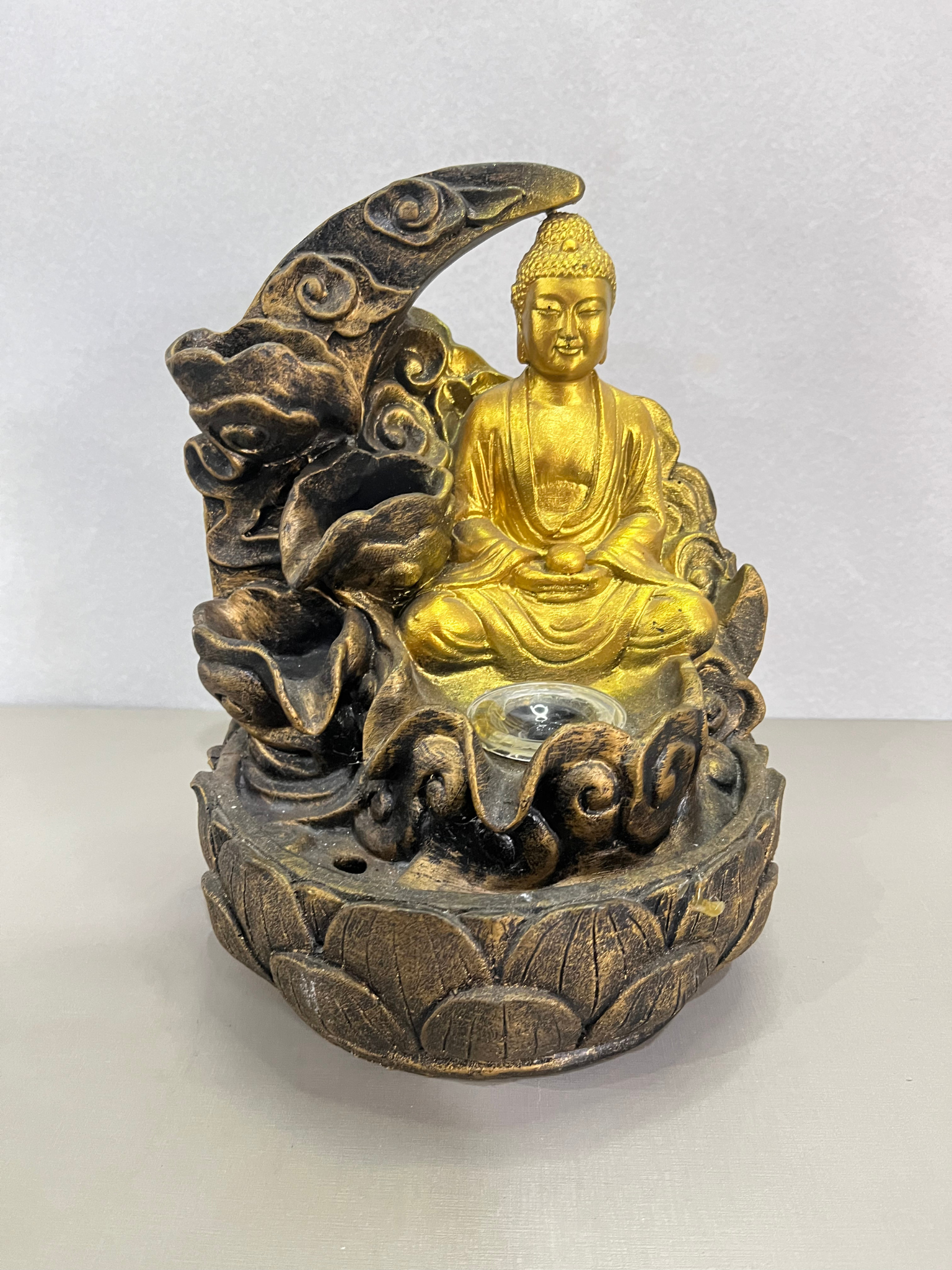 Fonte de Água Buda Dourado