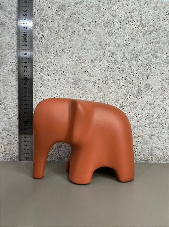 elefante ceramico moderno cor terracota