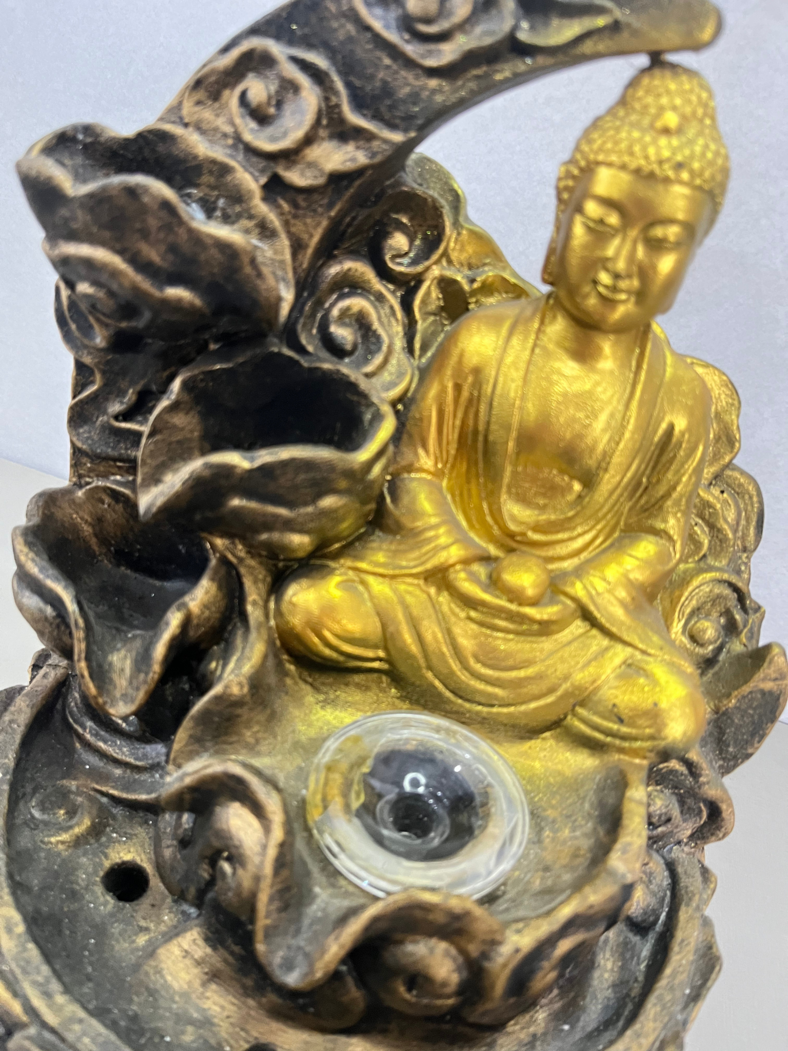 Fonte de Água Buda Dourado