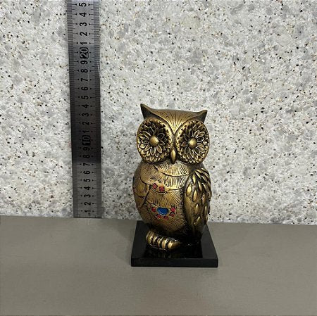 Coruja em resina dourada valor