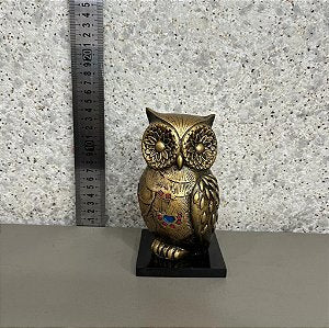 Leoa na cor dourado envelhecido em resina