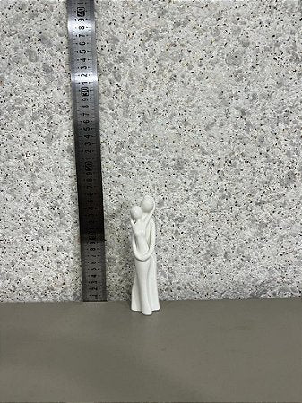 Escultura abraço romântico de porcelana branco brilho