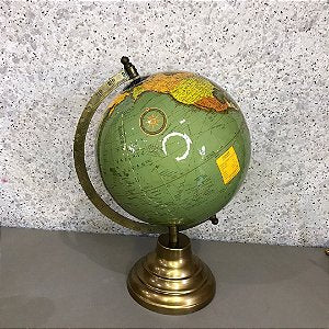 Leoa na cor dourado envelhecido em resina