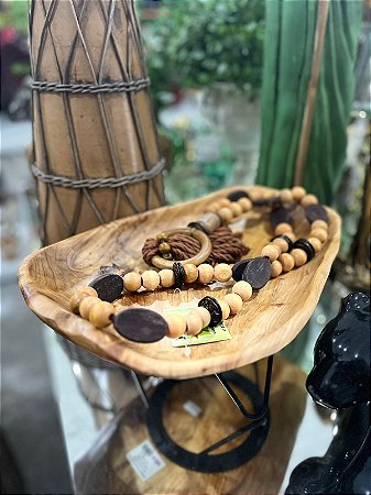 EXCLUSIVO: Centro de mesa em Madeira e alumínio com colar decorativo!