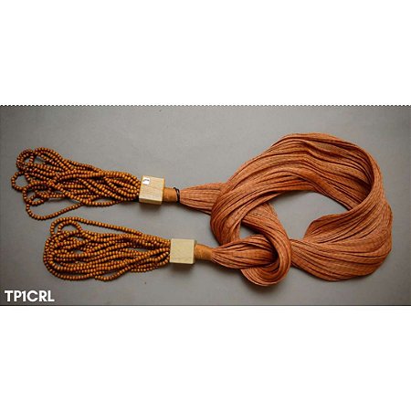 Colar Decorativo em tela, madeira teca e contas caramelo 170cm