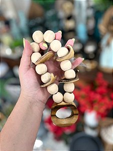 Colar Decorativo em tela, madeira teca e contas caramelo 170cm